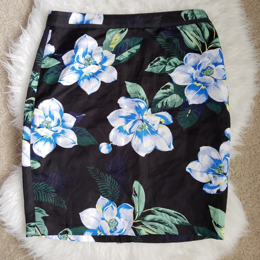 Banana Republic Floral Pencil Skirt - Picture 2 of 2